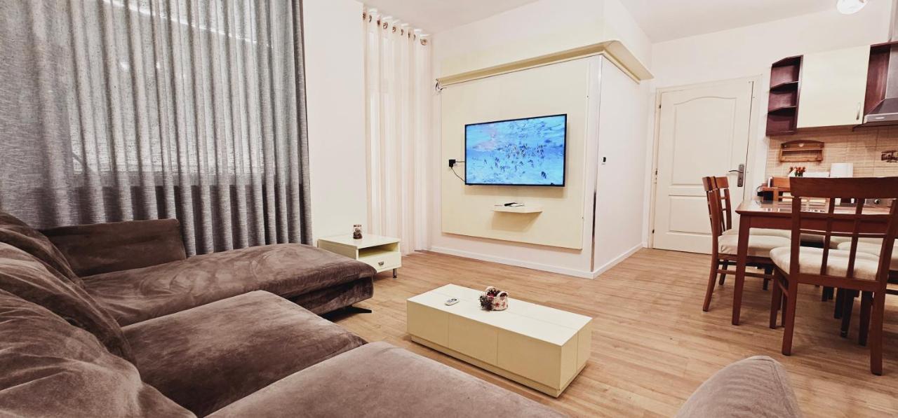 Discover Tirana From Our 3-Room Apartment With Free Parking-Komuna E Parisit Eksteriør billede